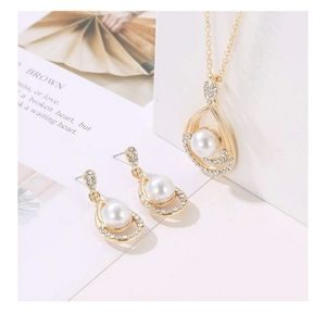 Gorgeous New In Box Jewelry set